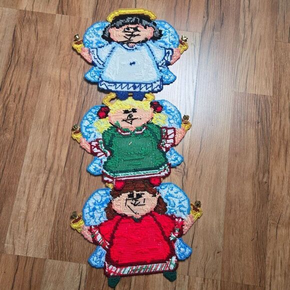 Design Works Coated Plastic Angel Trio Christmas Wall Hanging Completed - Picture 5 of 5